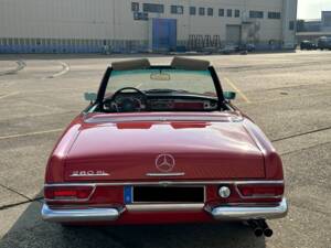 Image 23/54 of Mercedes-Benz 280 SL (1968)