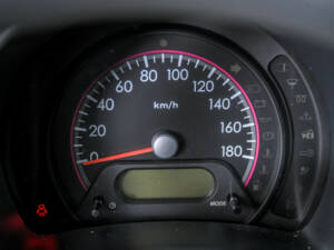 Image 16/48 of Suzuki Alto (2010)