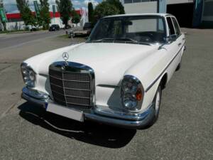 Image 2/50 of Mercedes-Benz 280 SE (1970)