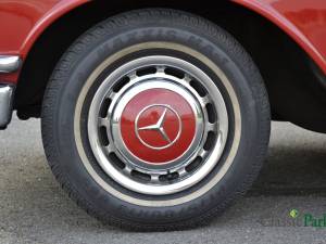 Image 41/47 of Mercedes-Benz 220 SE b (1962)