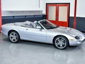 Image 7/7 de Jaguar XK8 4.2 (2003)