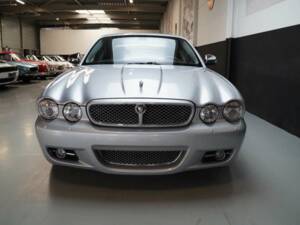 Image 30/50 of Jaguar XJ 8 4.2 (2008)