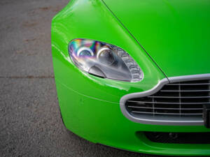 Immagine 37/43 di Aston Martin V8 Vantage (2010)