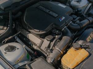 Image 142/185 of BMW Z8 (2001)