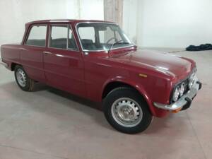 Immagine 5/7 di Alfa Romeo Giulia Nuova Super 1300 (1975)