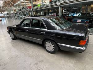 Image 27/31 of Mercedes-Benz 300 SE (1989)