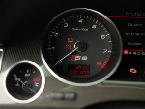 Image 40/41 de Audi S8 V10 (2009)