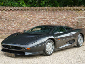 Image 1/50 of Jaguar XJ 220 (1993)