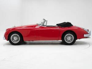 Image 8/15 of Jaguar XK 150 DHC (1961)