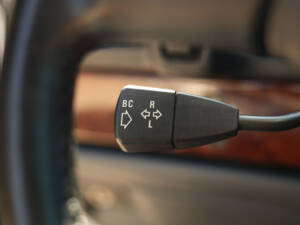 Bild 37/70 von BMW 735i (1991)