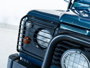 Image 31/43 of Land Rover Defender 90 &quot;50th Anniversary&quot; (1998)