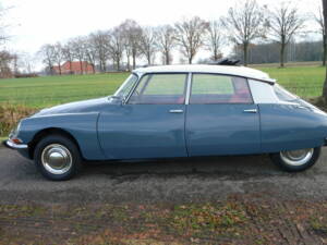 Image 2/5 of Citroën ID 19 (1969)