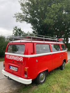 Image 6/25 of Volkswagen T2b minibus (1976)