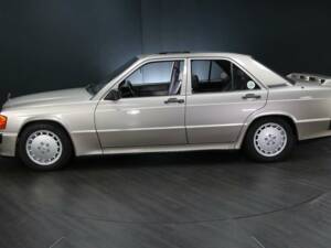 Image 2/30 of Mercedes-Benz 190 E 2.3-16 (1984)
