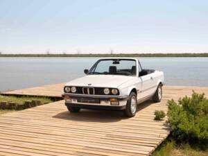 Image 5/70 of BMW 320i (1990)