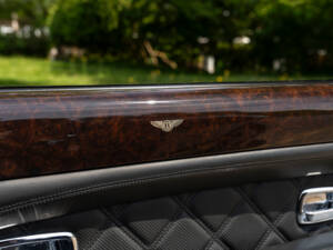 Image 24/31 of Bentley Azure T (2009)
