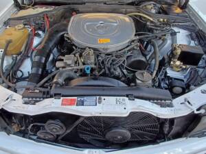 Image 37/65 of Mercedes-Benz 380 SEC (1985)