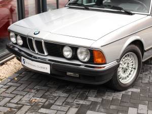 Bild 27/71 von BMW 745i (1986)