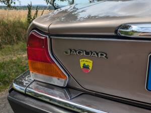 Image 4/13 of Jaguar XJ 6 4.2 (1985)