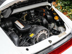 Image 28/38 of Porsche 911 Carrera 4 (1991)