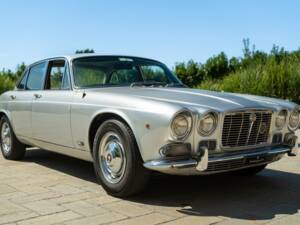 Imagen 10/50 de Jaguar XJ 6 4.2 (1970)