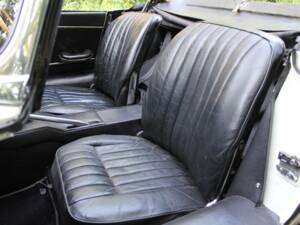 Image 13/18 of Jaguar E-Type 4.2 (1965)