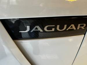 Image 49/50 of Jaguar F-Type SVR (2017)