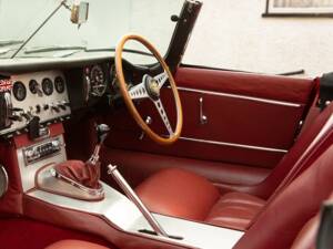 Image 4/50 of Jaguar E-Type 3.8 Flat Floor (1961)