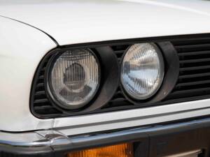 Image 35/70 of BMW 320i (1990)