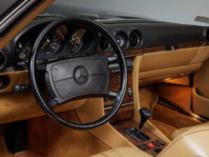 Image 19/36 of Mercedes-Benz 560 SL (1987)