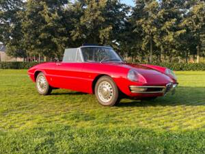 Image 13/28 of Alfa Romeo 1750 Spider Veloce (1968)