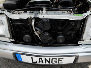 Image 50/69 of Mercedes-Benz E 320 (1994)