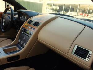 Bild 69/99 von Aston Martin DB 9 Volante (2006)
