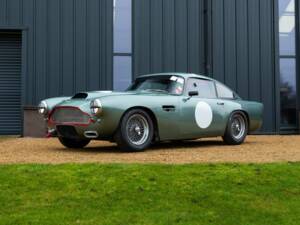 Image 2/50 de Aston Martin DB 4 Lightweight (1961)