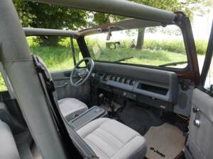 Image 16/23 of Jeep YJ (1988)