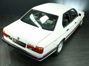 Image 6/30 of BMW 735i (1987)