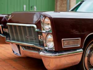 Bild 82/200 von Cadillac Coupe DeVille (1968)