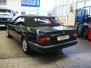 Bild 7/22 von Mercedes-Benz 300 CE-24 (1993)