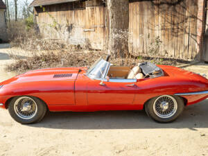 Image 9/54 of Jaguar E-Type 4.2 (1965)