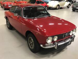 Bild 6/18 von Alfa Romeo Giulia 1600 GT Junior (1975)