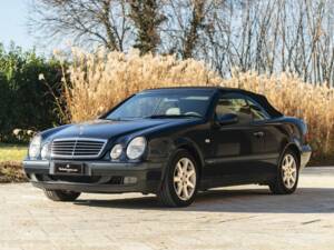 Imagen 20/50 de Mercedes-Benz CLK 230 Kompressor (2002)