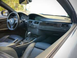 Image 20/28 of BMW 325d (2010)