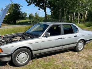 Image 2/33 de BMW 735i (1990)