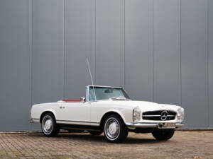 Image 10/56 de Mercedes-Benz 280 SL (1969)