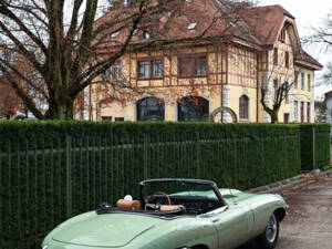 Image 17/60 de Jaguar E-Type (1970)