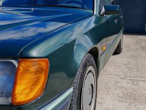 Imagen 9/37 de Mercedes-Benz 200 E (1989)