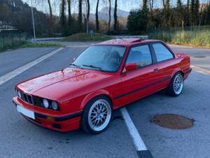 Image 101/180 de BMW 316i (1989)