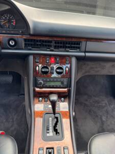 Image 19/26 of Mercedes-Benz 560 SEC (1990)
