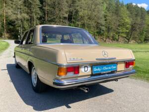 Image 7/49 de Mercedes-Benz 230&#x2F;4 (1974)
