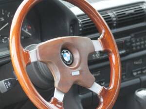 Image 7/37 of BMW 735i (1991)
